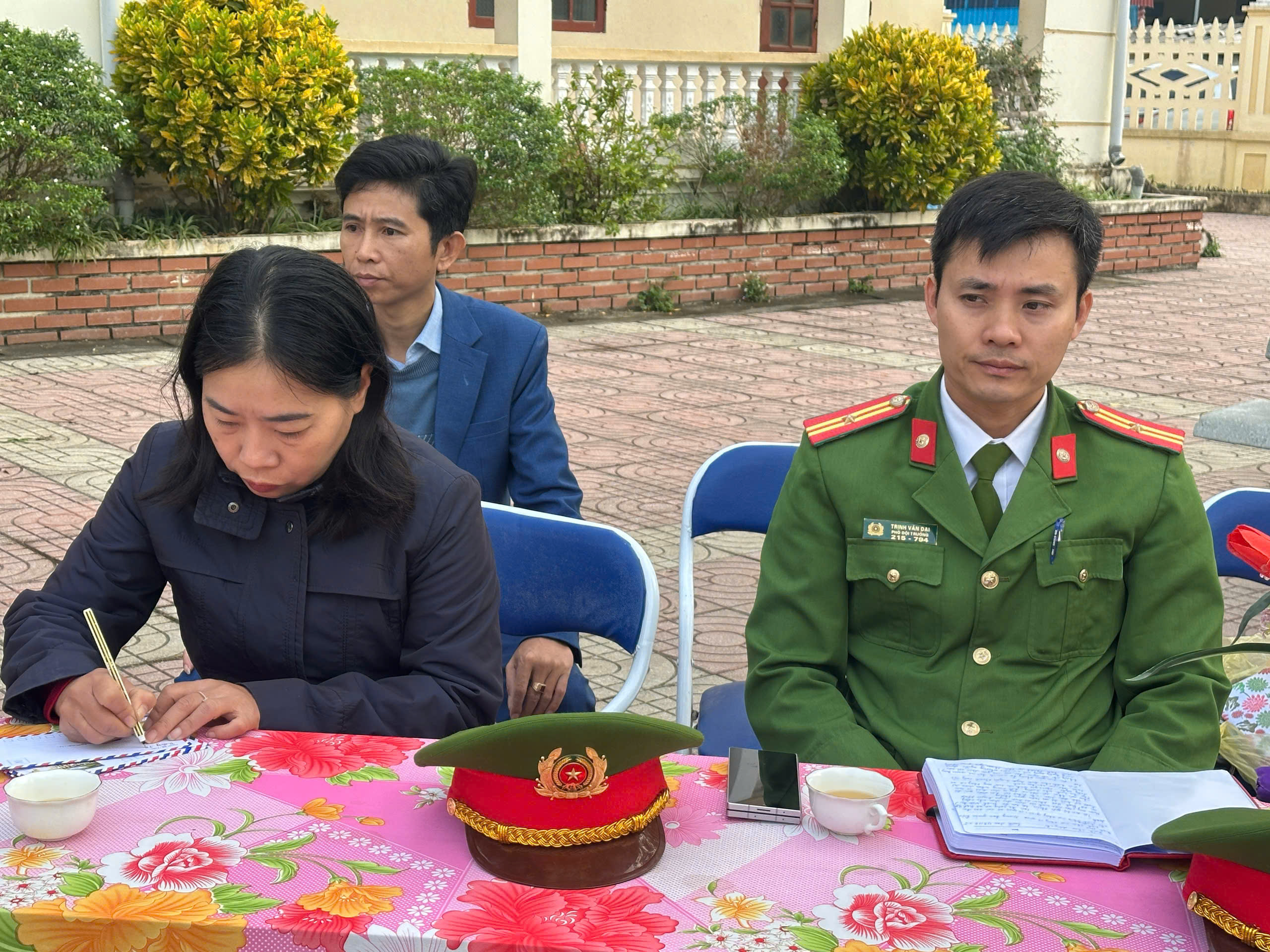 Anh-tin-bai
